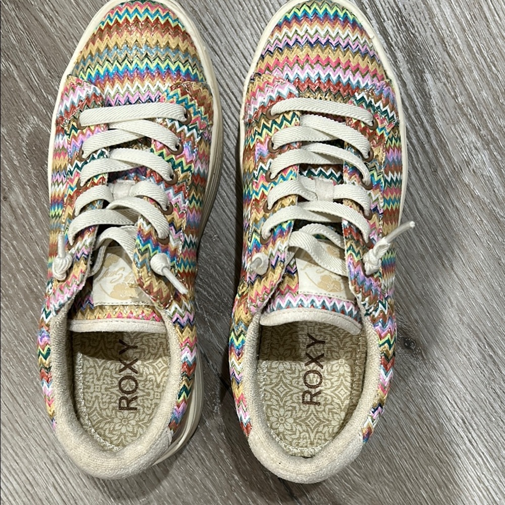 Colorful Zigzag Pattern Sneakers - Picture 3 of 6